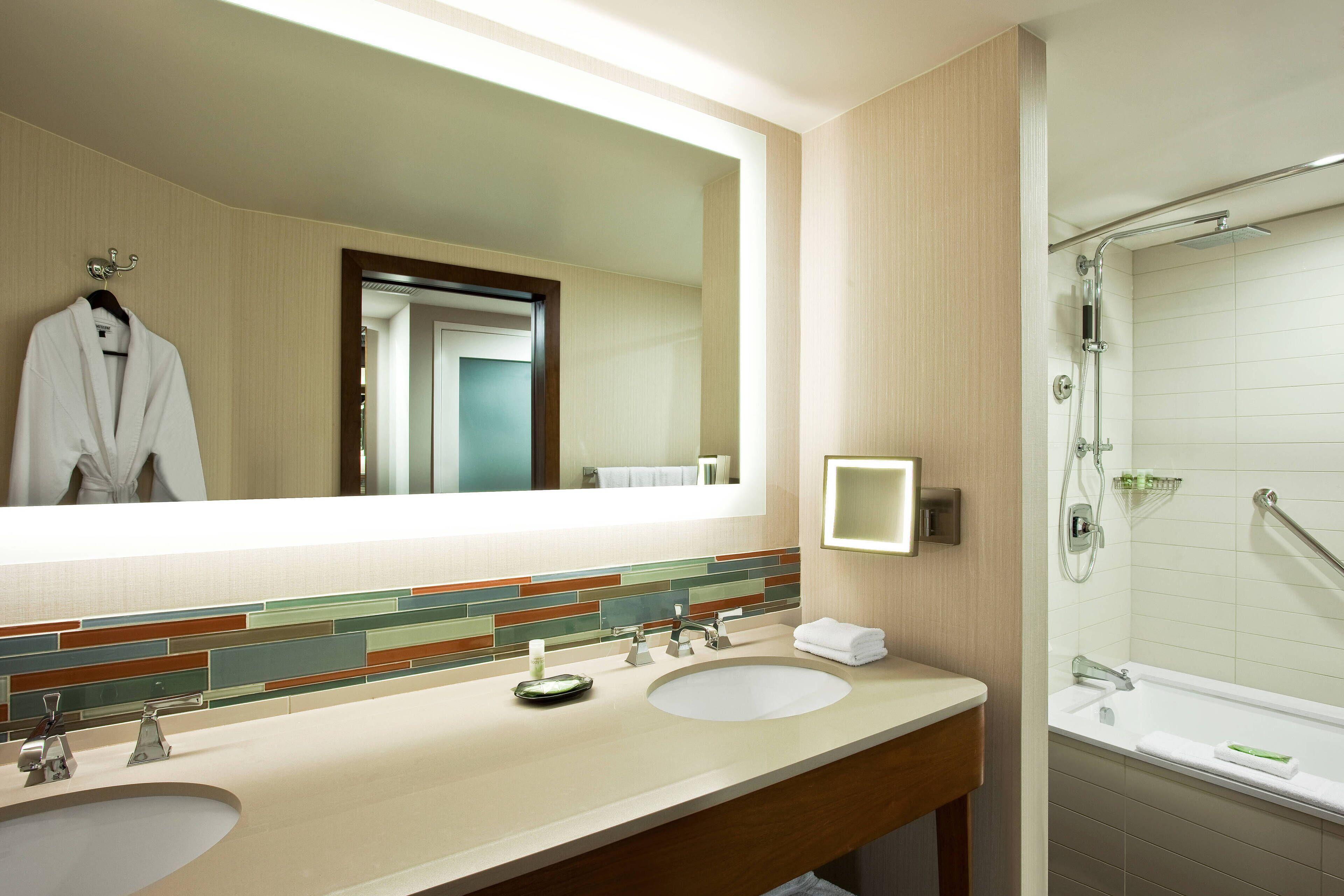 Carolina King Ocean View 1 Bedroom Suite 1 King Sofa bed
